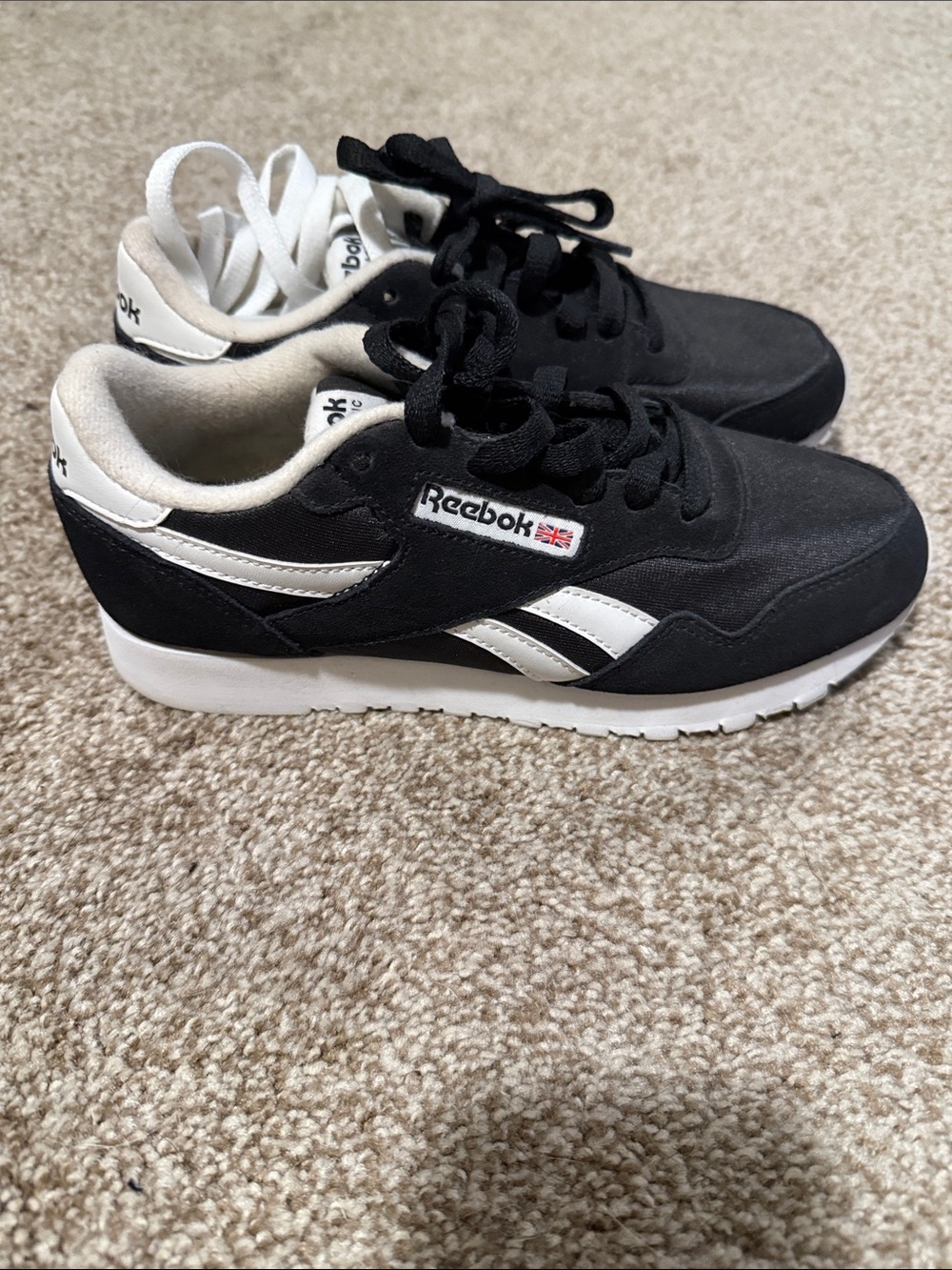 Reebok Retro Black and White Low-Top Sneakers size 5.5